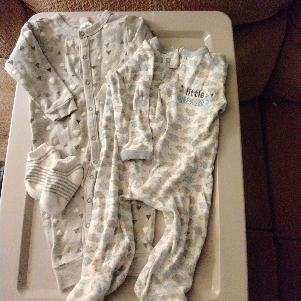 6 to 9m Sleeper 2 piece Bundle with 1 pair of socks